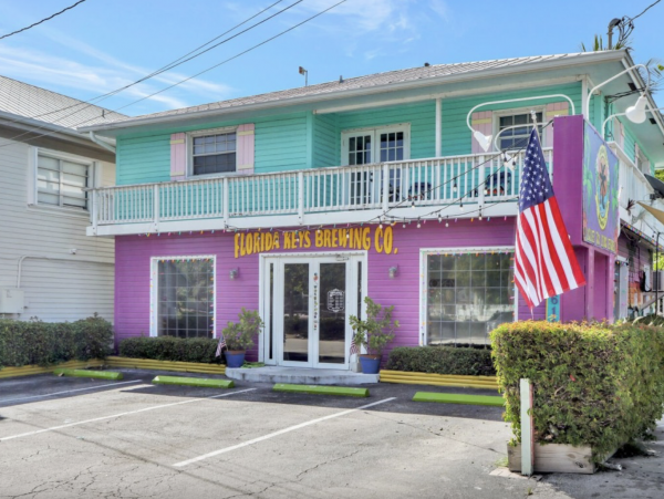 From Villa walk to shops, grocery store, restaurants and the parks!